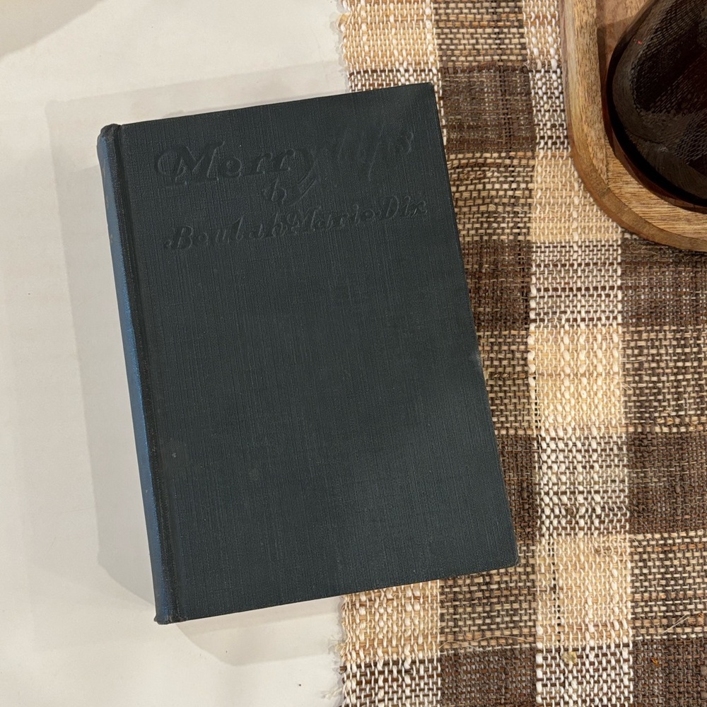 3/15$ ✨ Dark Blue Teal Vintage Antique Moody decor  Book shelf styling